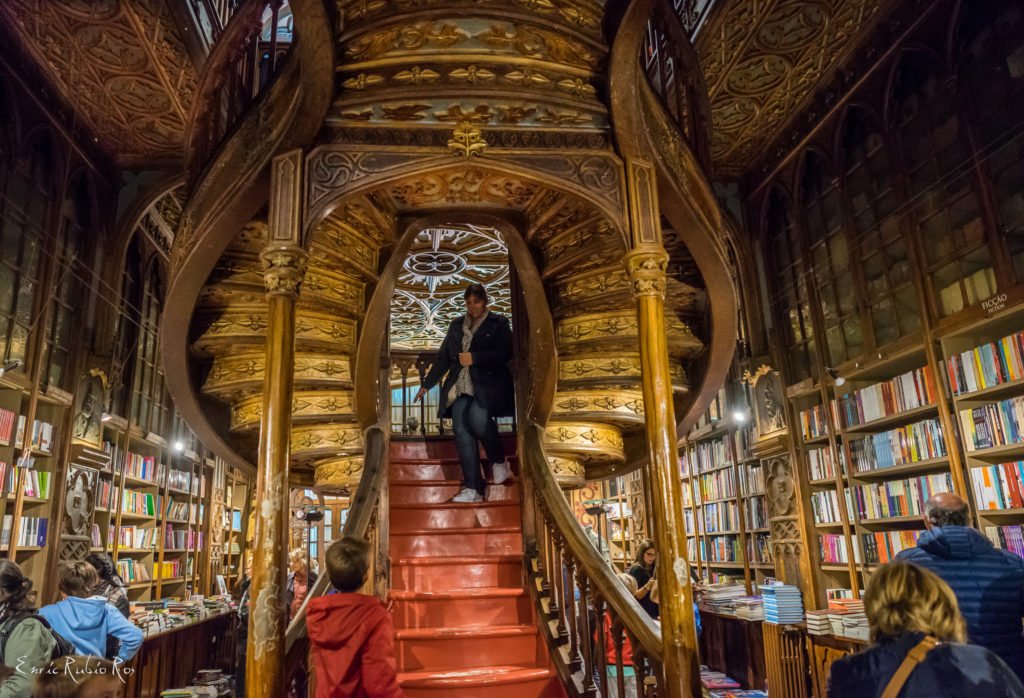 escalier librairie lello